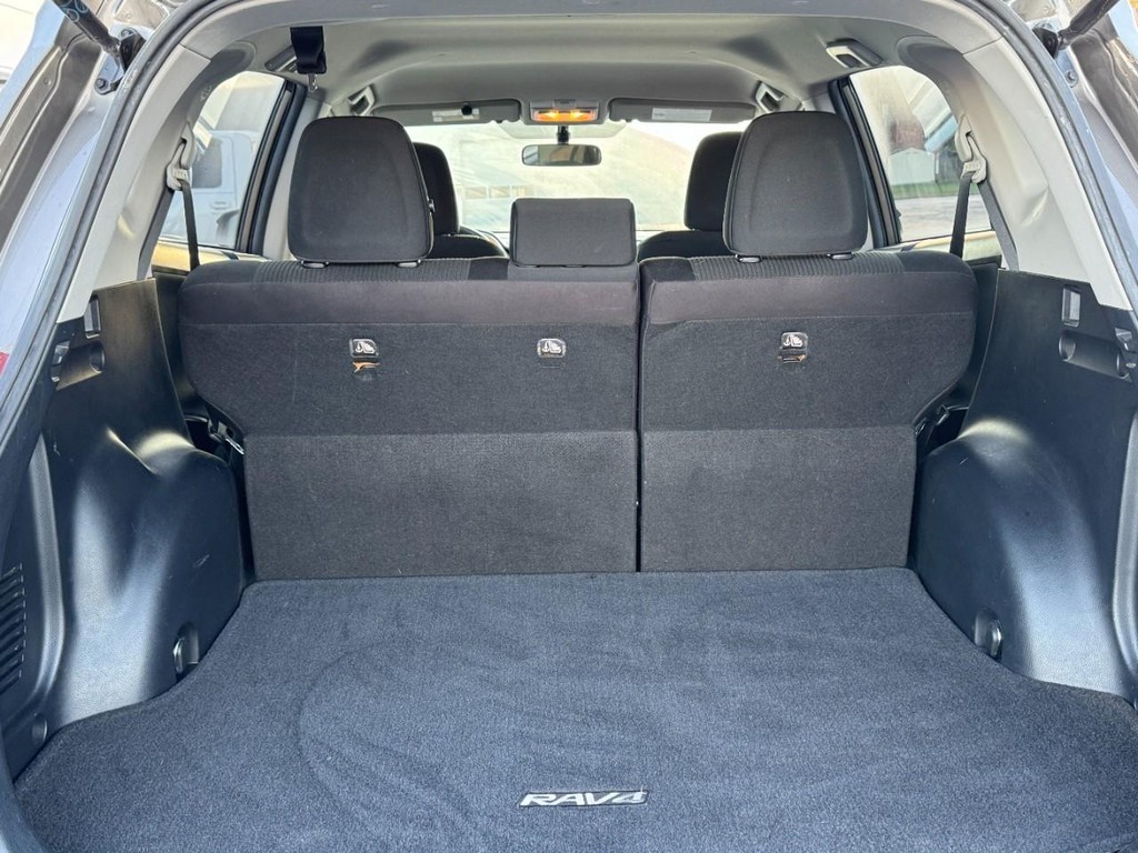 Toyota RAV4 Vehicle Full-screen Gallery Image 08