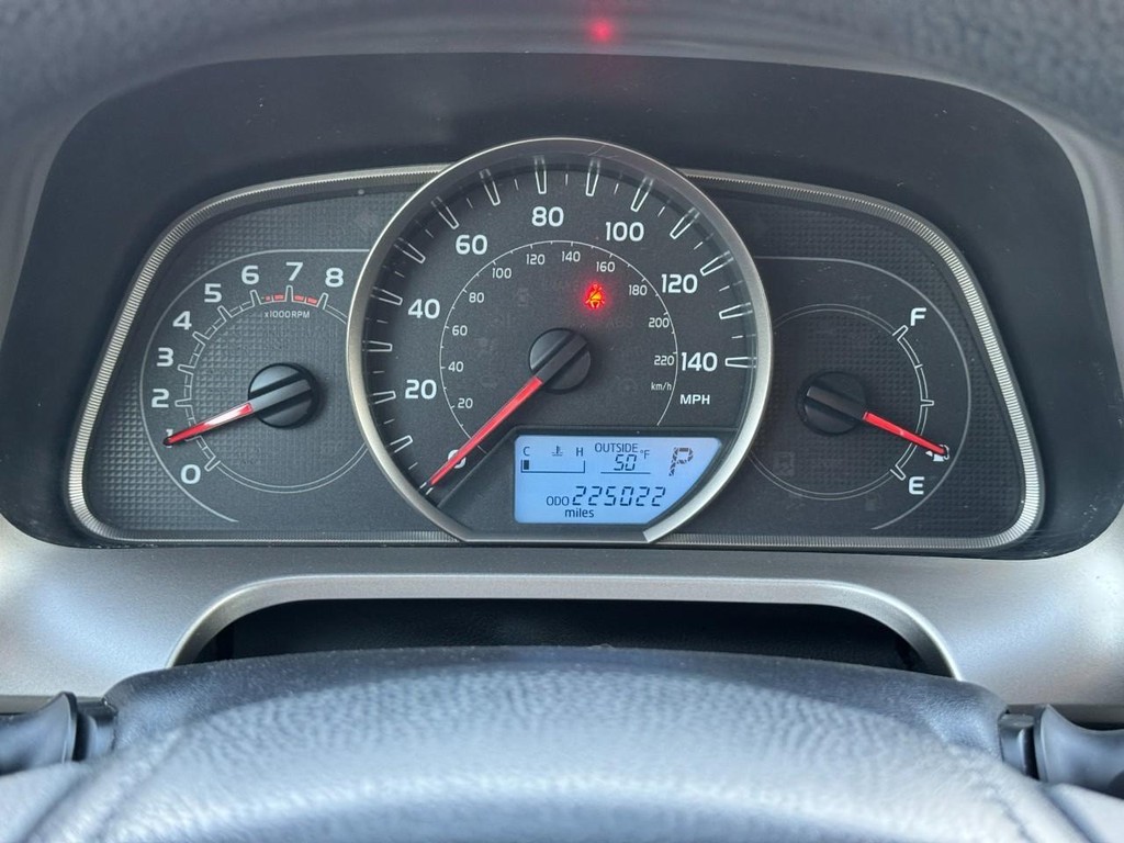 Toyota RAV4 Vehicle Full-screen Gallery Image 23