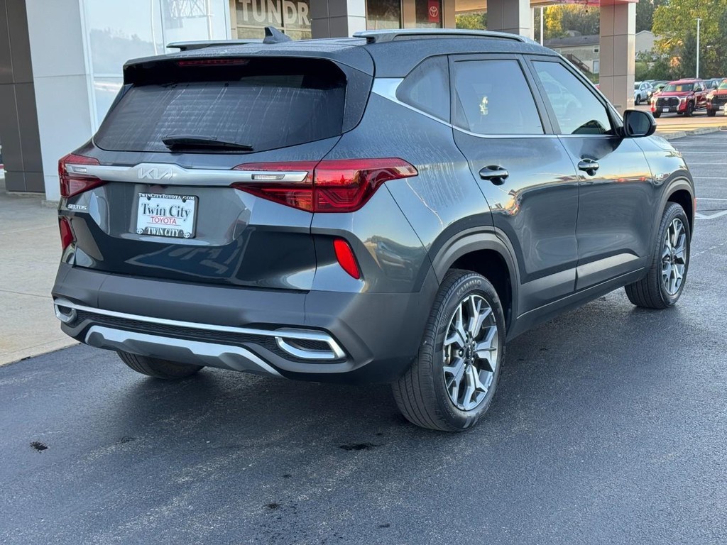 Kia Seltos Vehicle Full-screen Gallery Image 04
