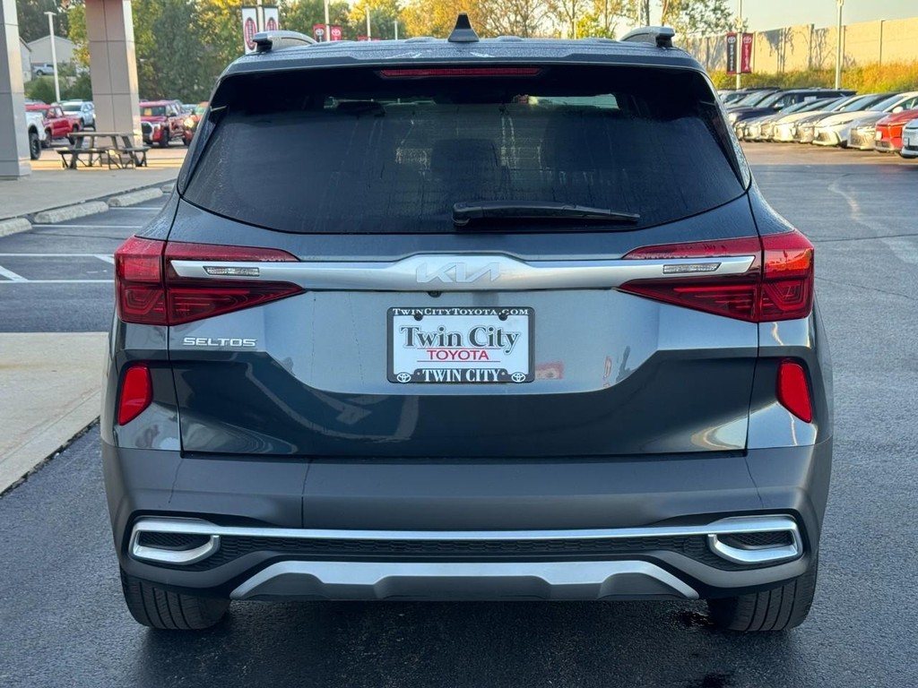 Kia Seltos Vehicle Full-screen Gallery Image 05