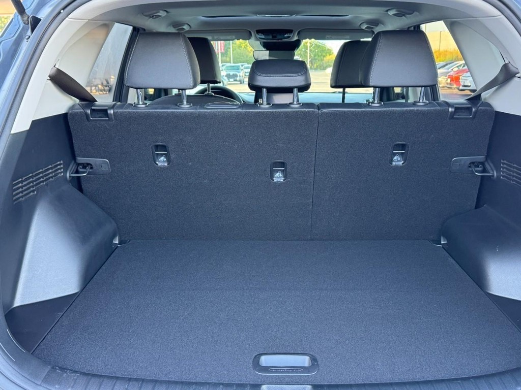 Kia Seltos Vehicle Full-screen Gallery Image 07