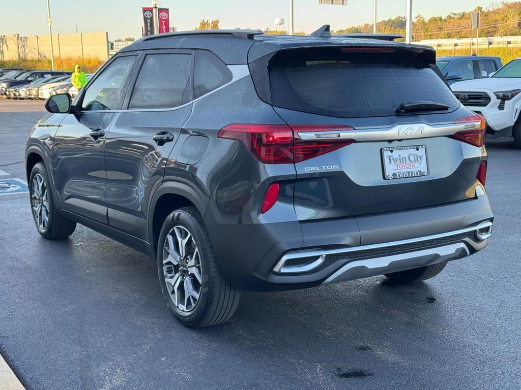 Kia Seltos Vehicle Full-screen Gallery Image 08