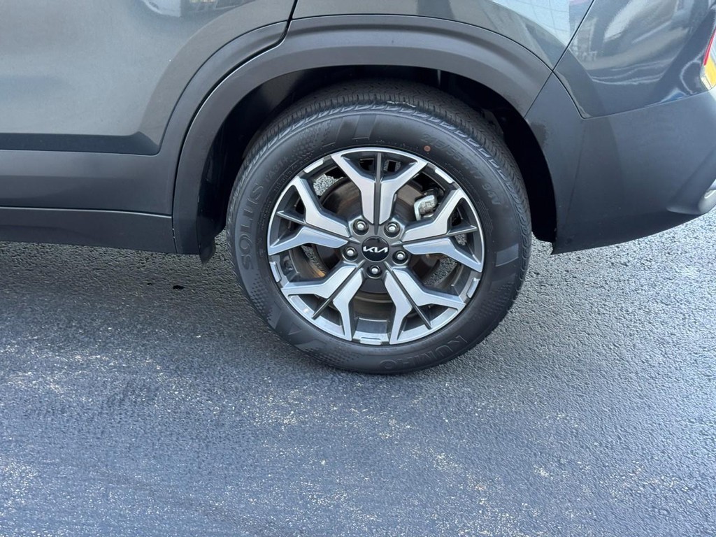 Kia Seltos Vehicle Full-screen Gallery Image 09