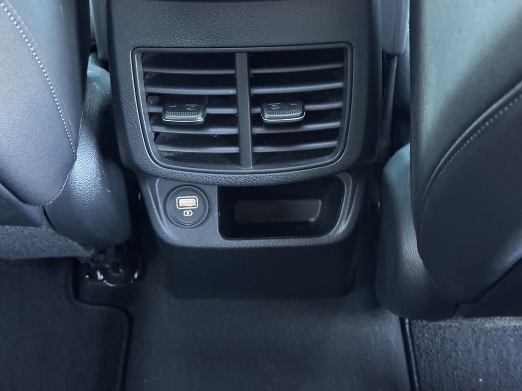 Kia Seltos Vehicle Full-screen Gallery Image 13