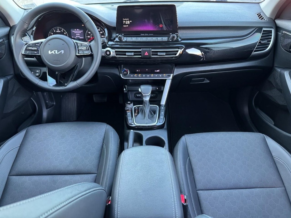 Kia Seltos Vehicle Full-screen Gallery Image 14
