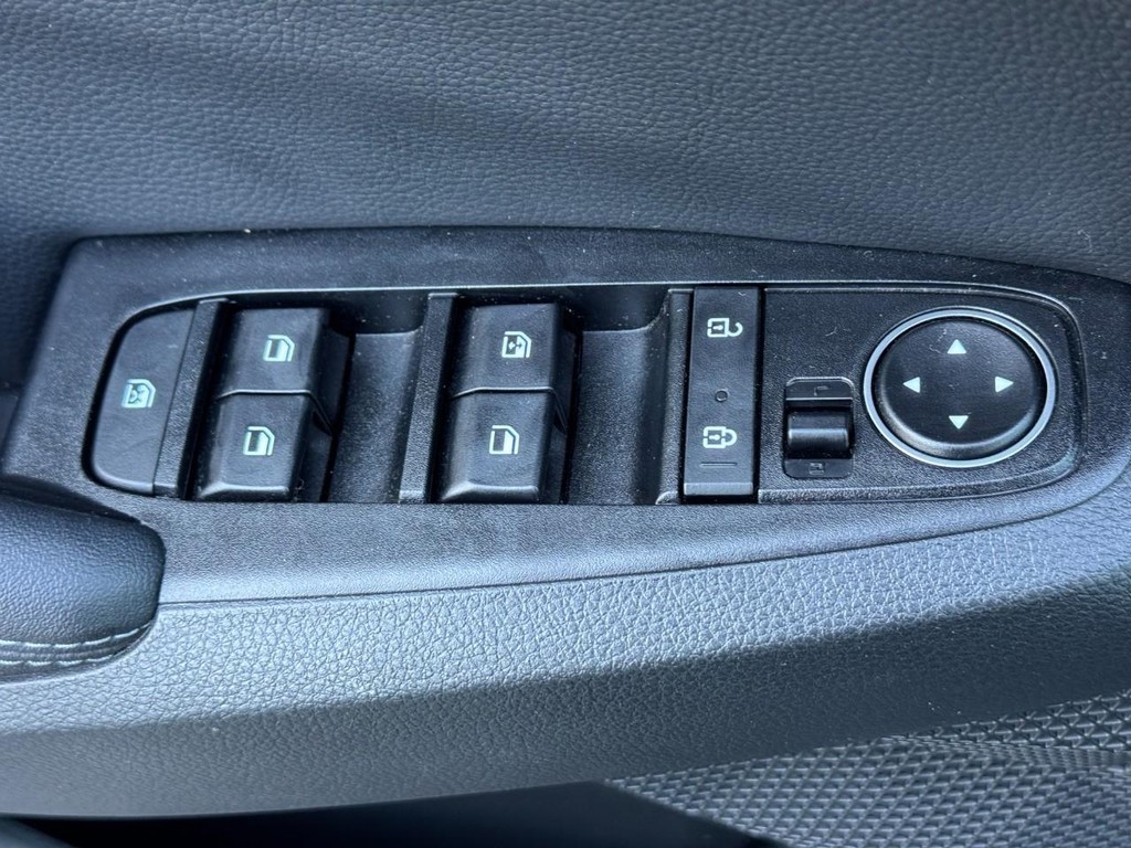Kia Seltos Vehicle Full-screen Gallery Image 18
