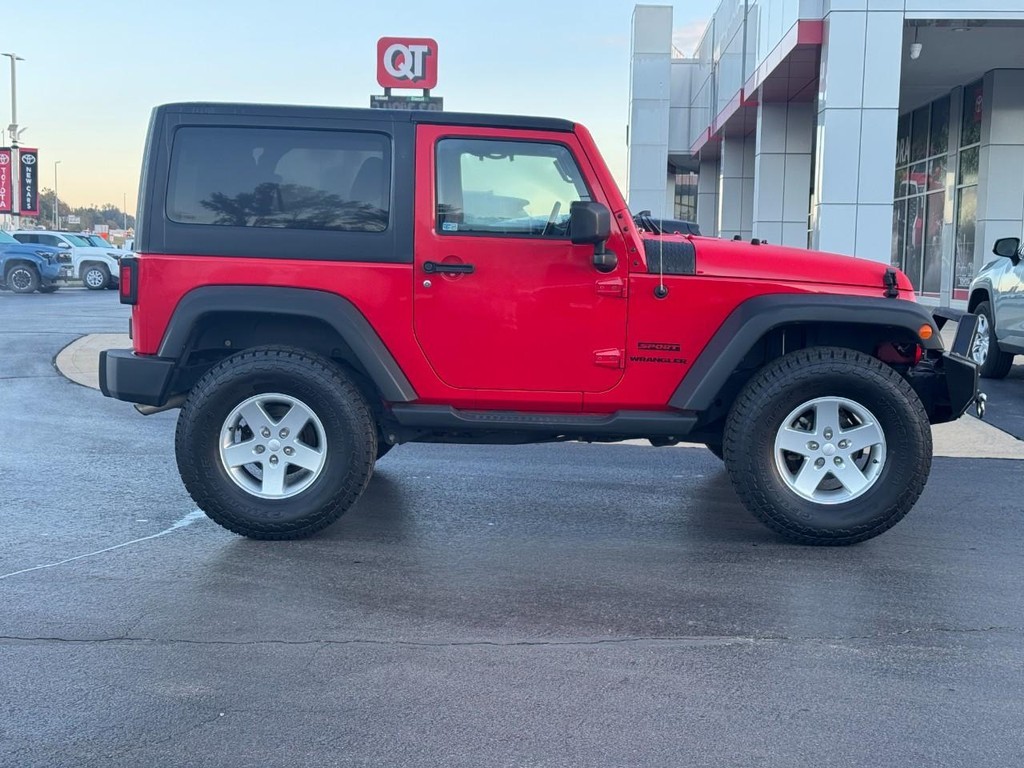 Jeep Wrangler Vehicle Full-screen Gallery Image 02