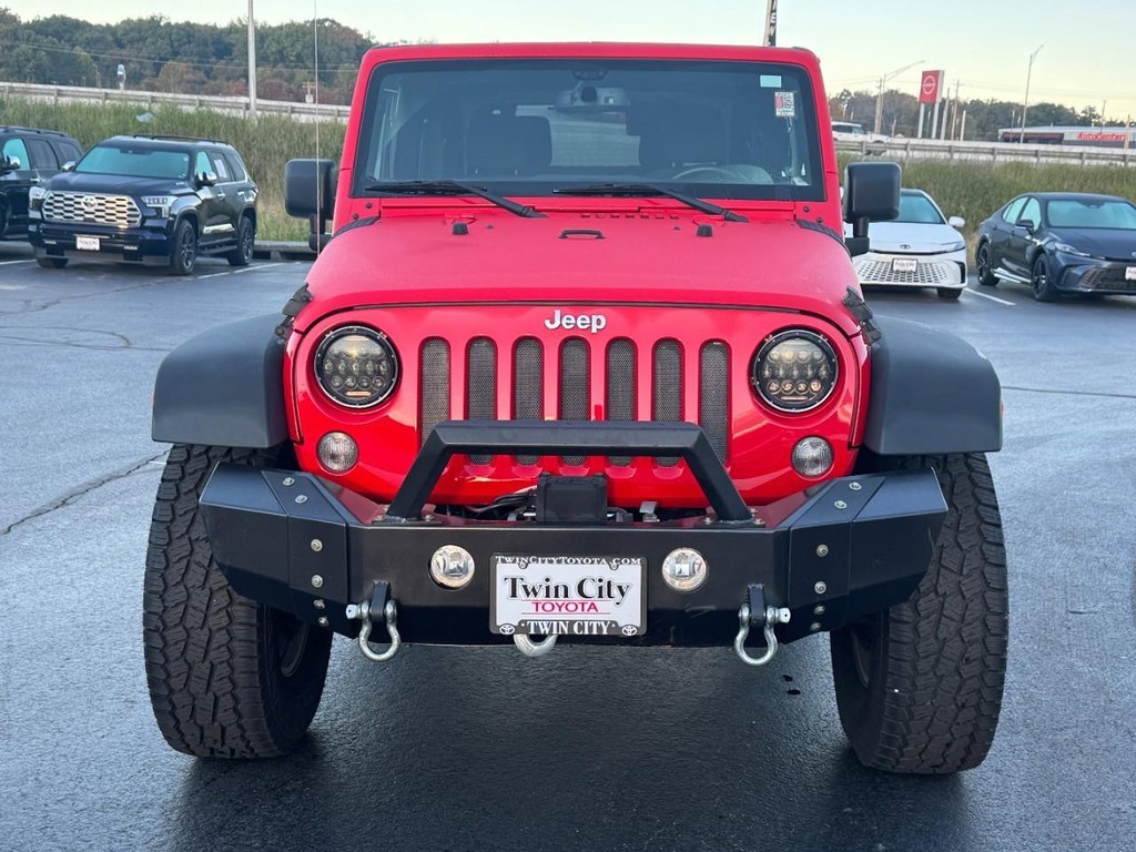Jeep Wrangler Vehicle Full-screen Gallery Image 11