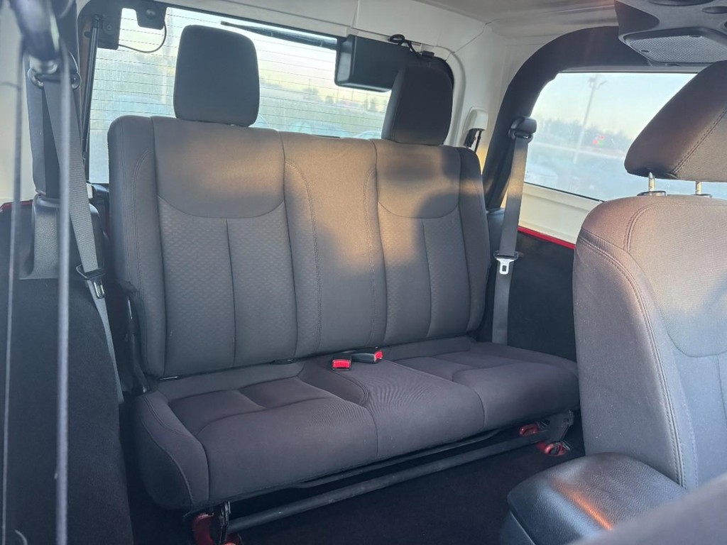 Jeep Wrangler Vehicle Full-screen Gallery Image 12
