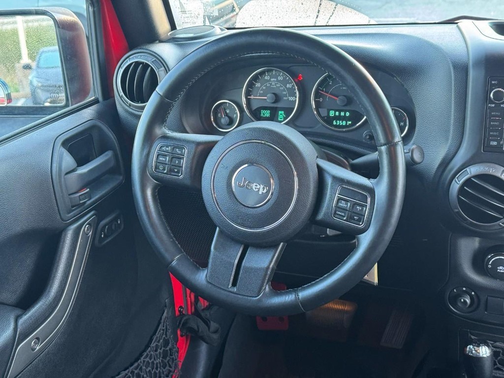 Jeep Wrangler Vehicle Full-screen Gallery Image 14