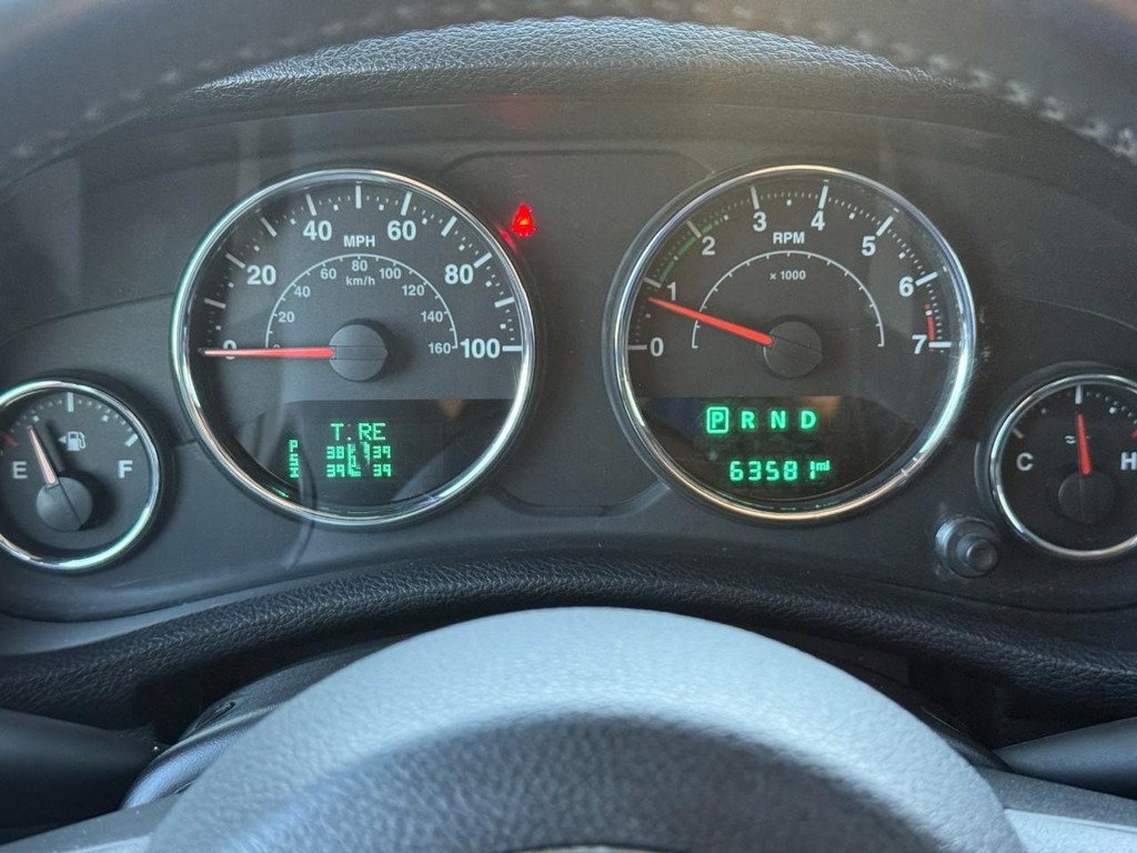 Jeep Wrangler Vehicle Full-screen Gallery Image 21