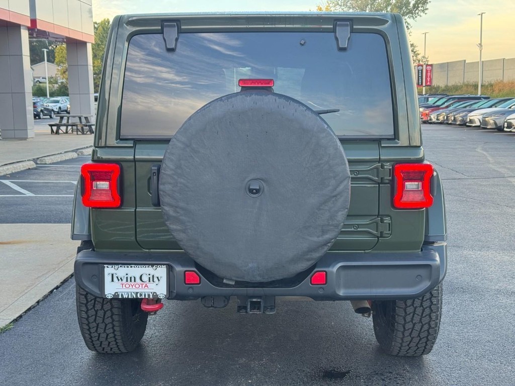 Jeep Wrangler Vehicle Full-screen Gallery Image 05