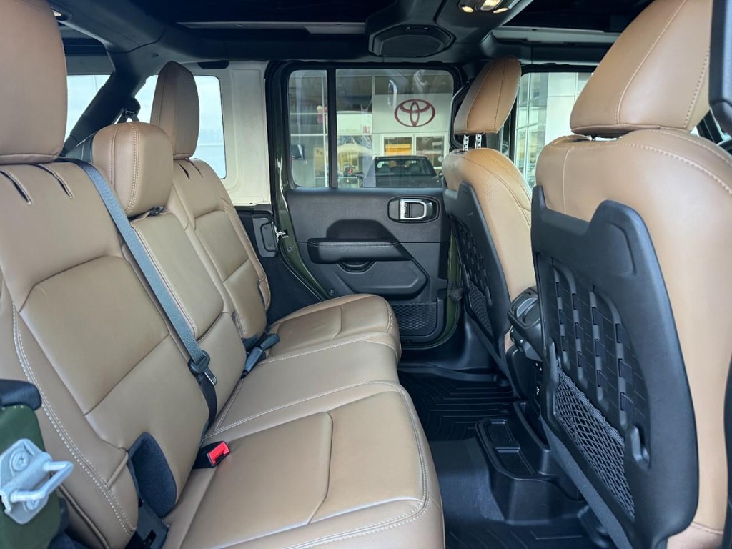 Jeep Wrangler Vehicle Full-screen Gallery Image 12