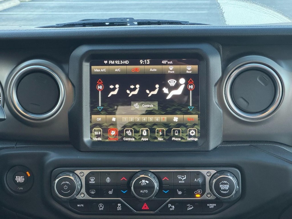 Jeep Wrangler Vehicle Full-screen Gallery Image 16