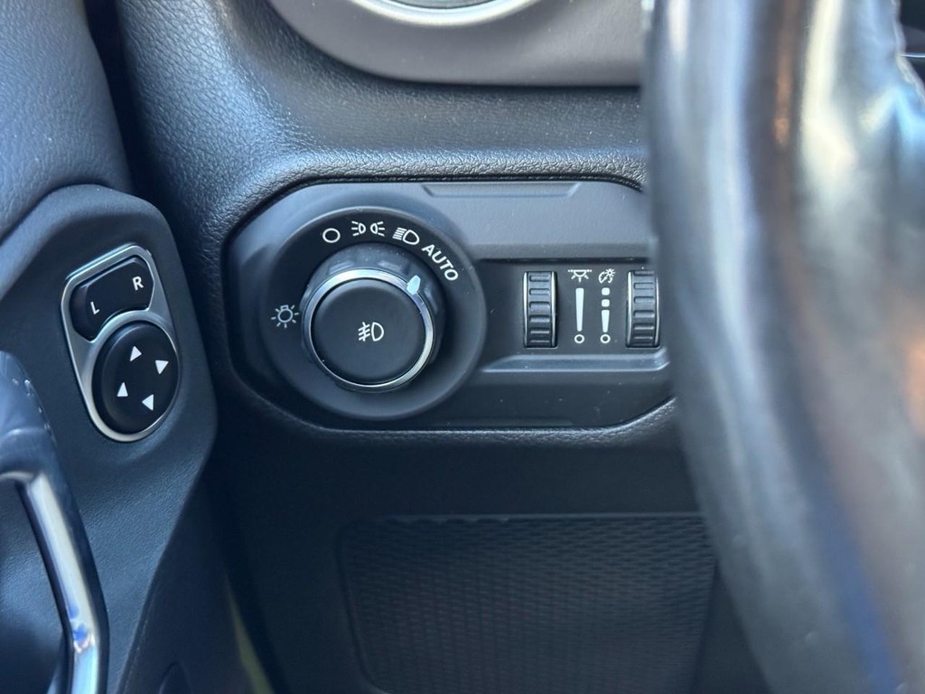 Jeep Wrangler Vehicle Full-screen Gallery Image 20