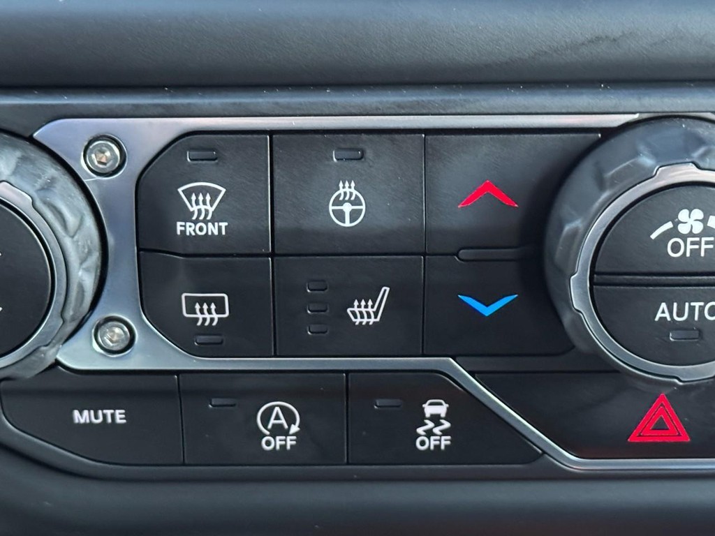 Jeep Wrangler Vehicle Full-screen Gallery Image 26