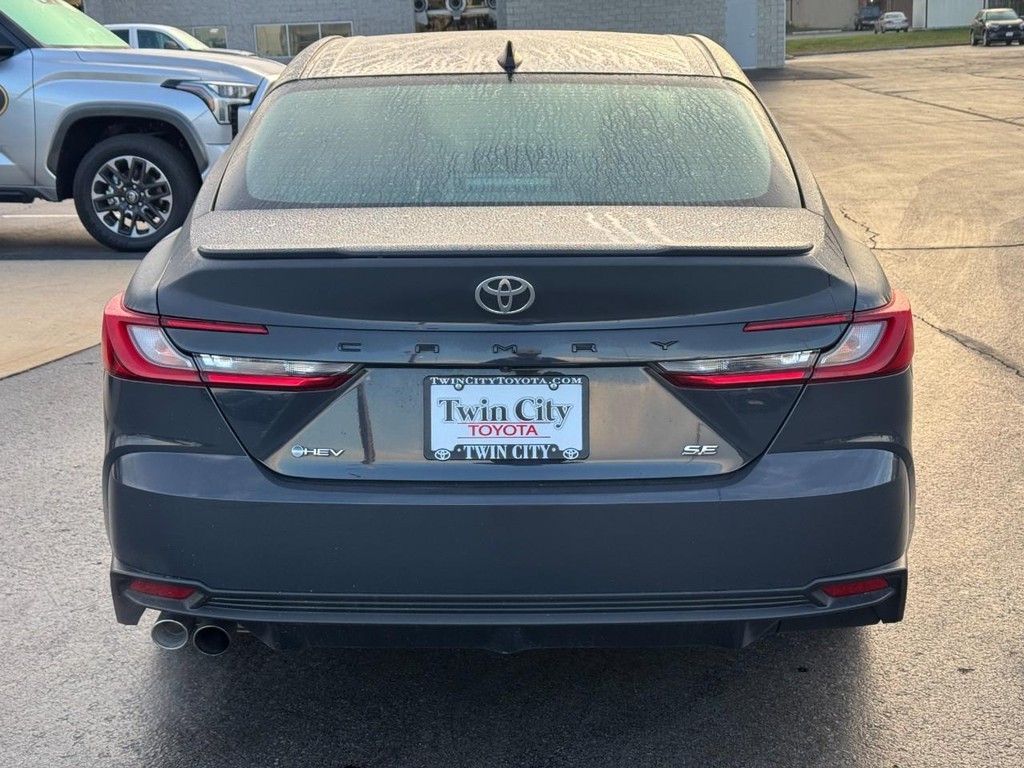Toyota Camry Vehicle Full-screen Gallery Image 05