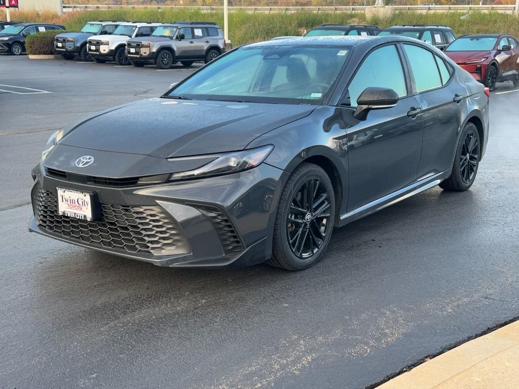 Toyota Camry Vehicle Full-screen Gallery Image 11
