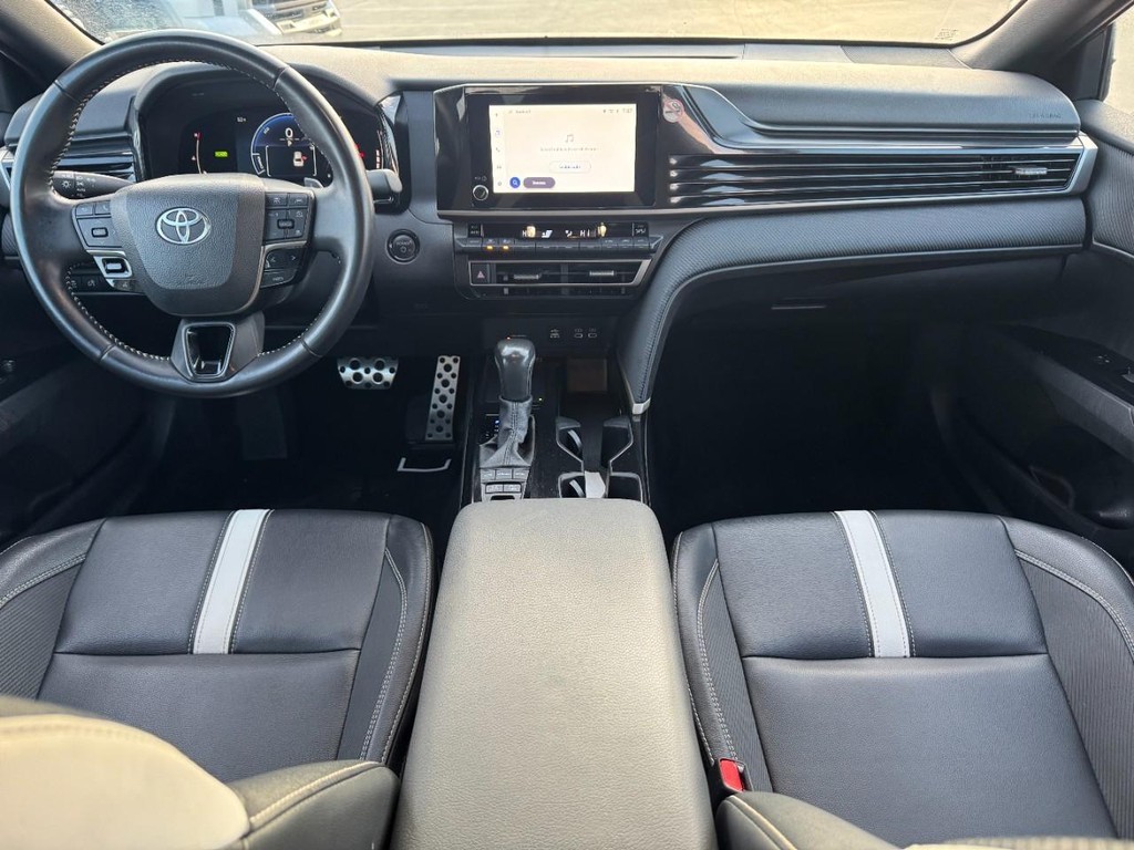 Toyota Camry Vehicle Full-screen Gallery Image 15