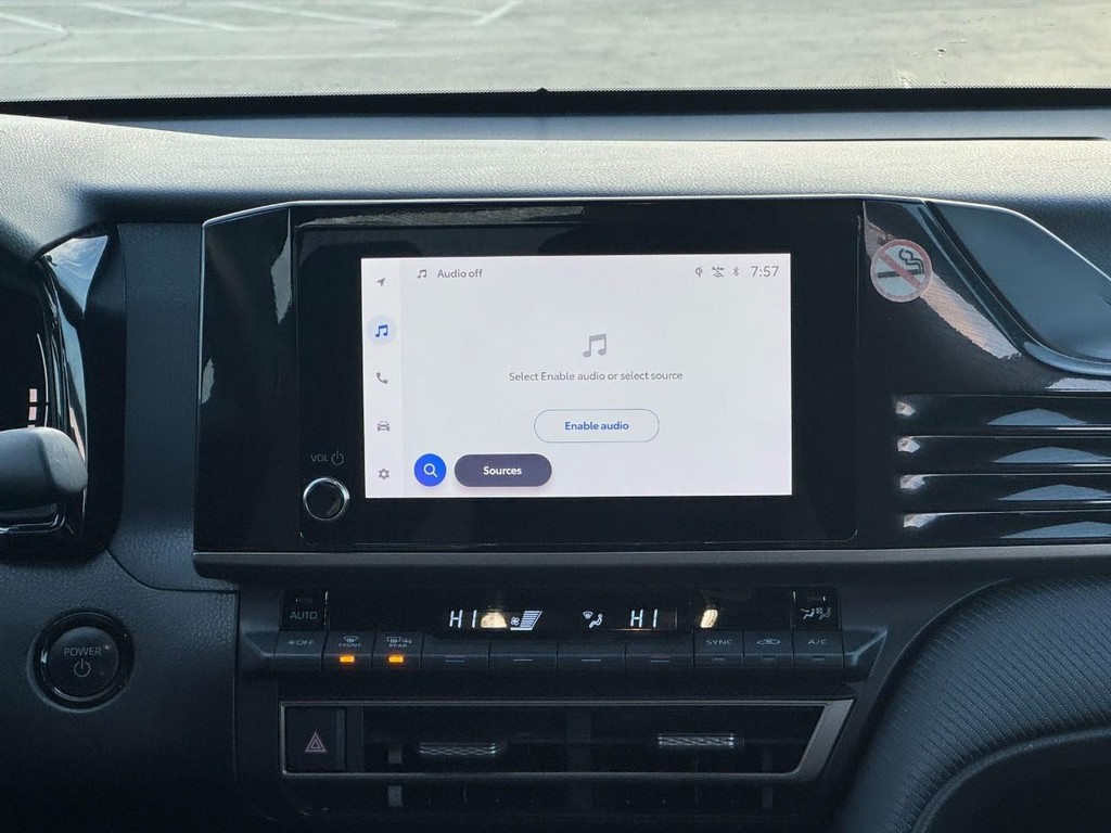 Toyota Camry Vehicle Full-screen Gallery Image 17
