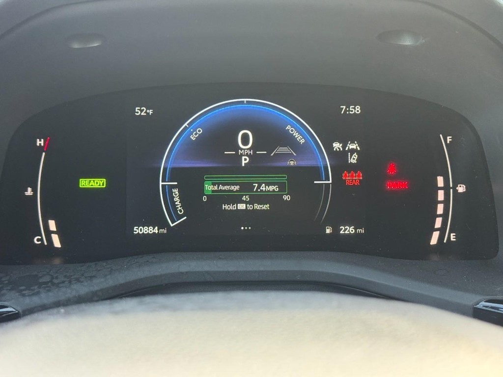 Toyota Camry Vehicle Full-screen Gallery Image 24