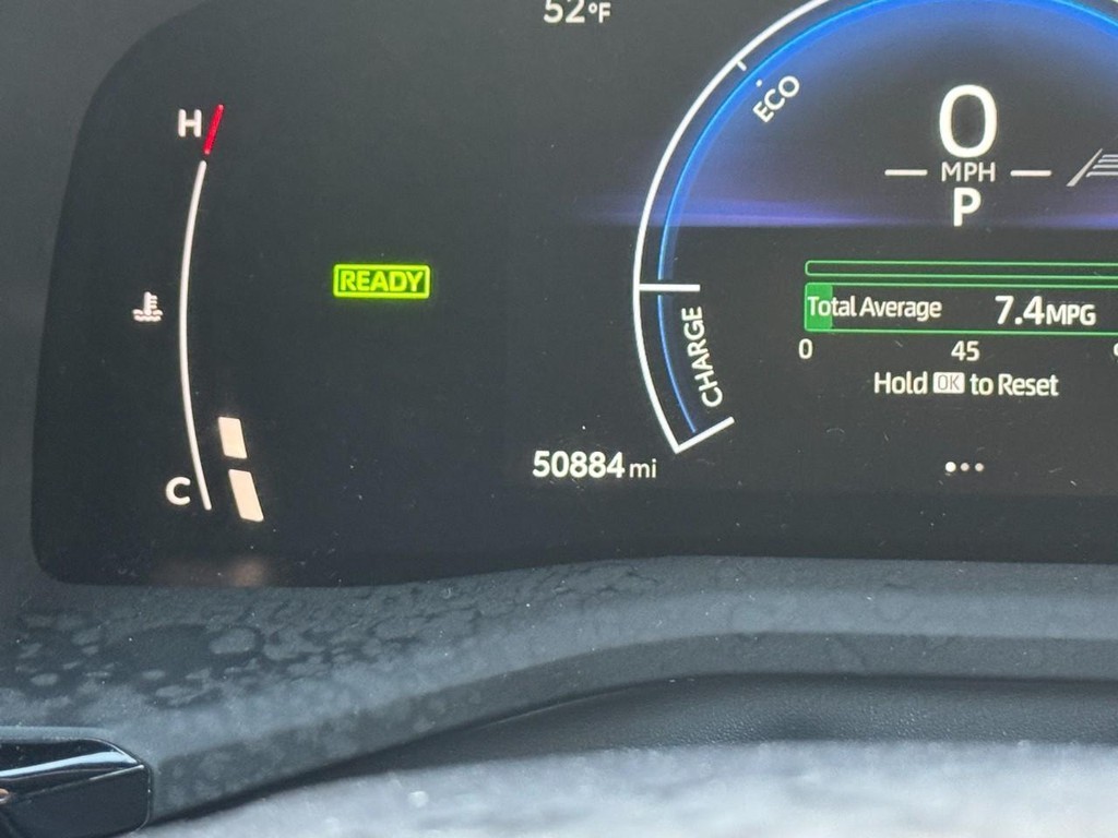 Toyota Camry Vehicle Full-screen Gallery Image 25