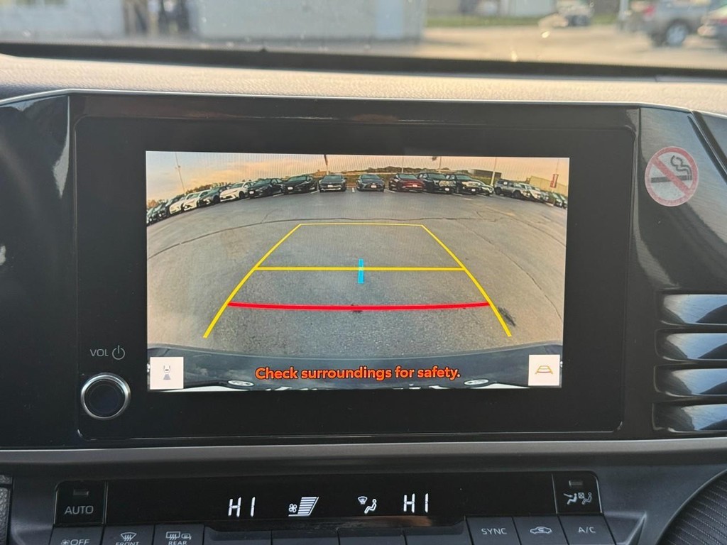 Toyota Camry Vehicle Full-screen Gallery Image 26