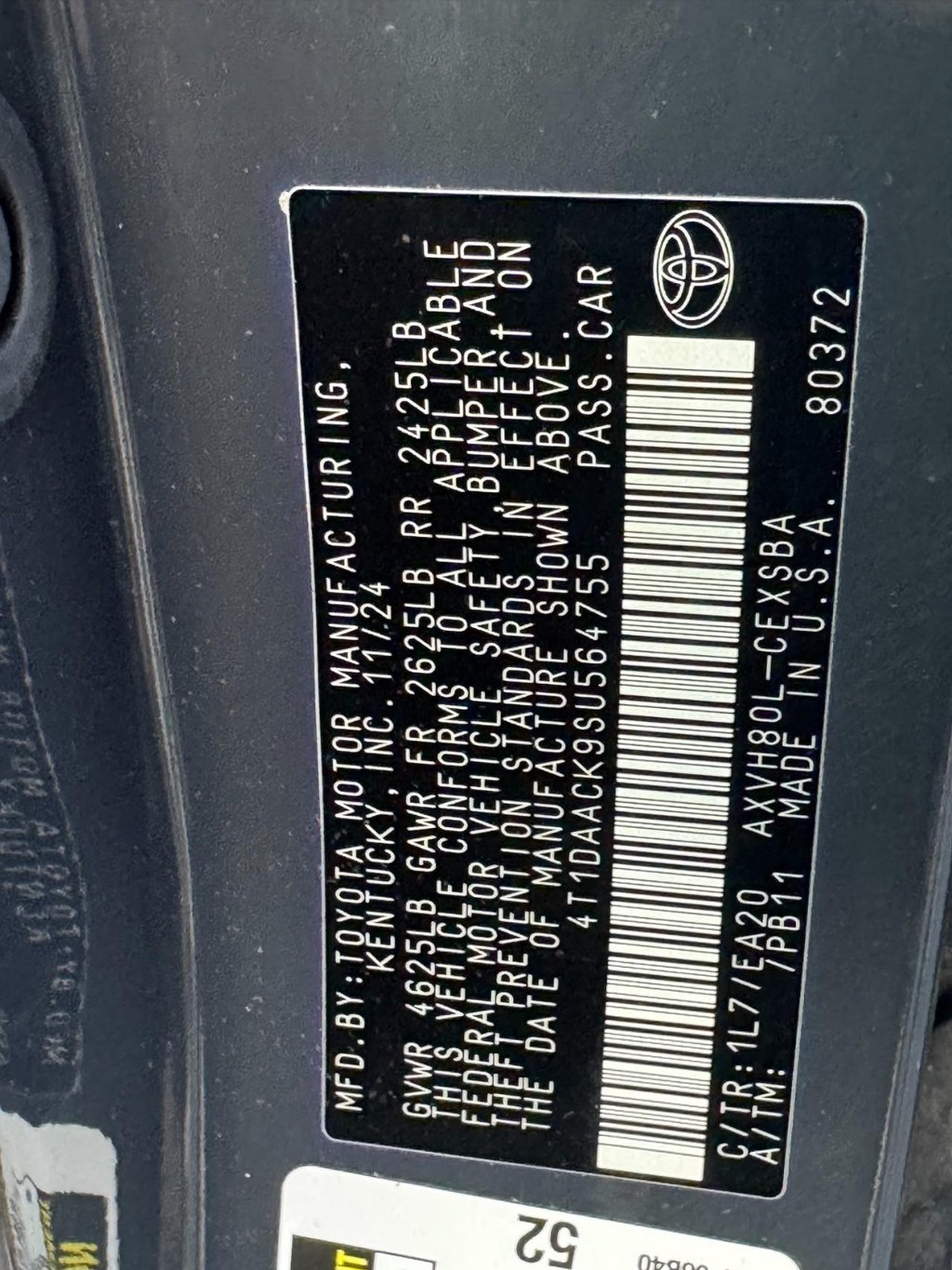 Toyota Camry Vehicle Full-screen Gallery Image 27