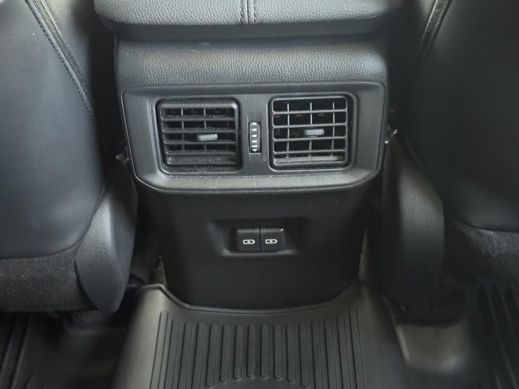 Toyota RAV4 Vehicle Full-screen Gallery Image 14