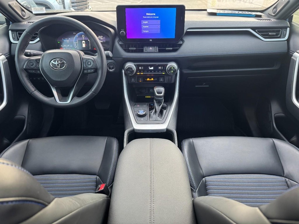 Toyota RAV4 Vehicle Full-screen Gallery Image 15