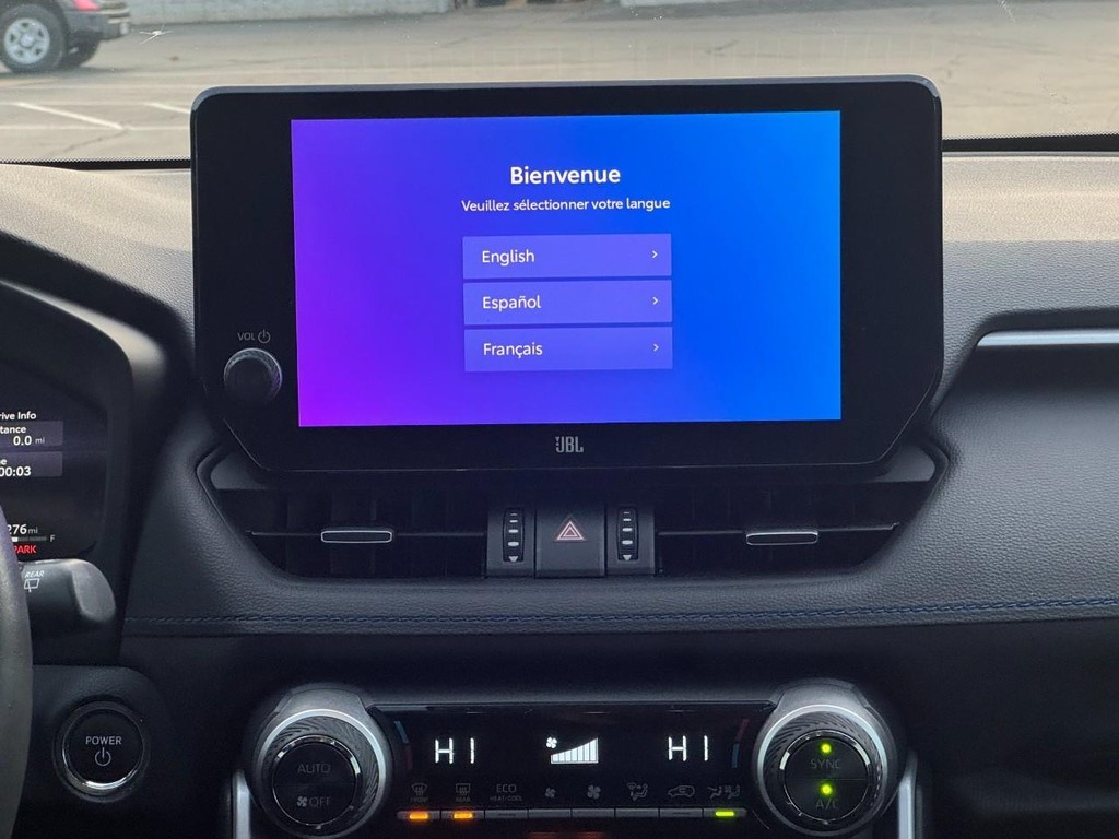 Toyota RAV4 Vehicle Full-screen Gallery Image 17