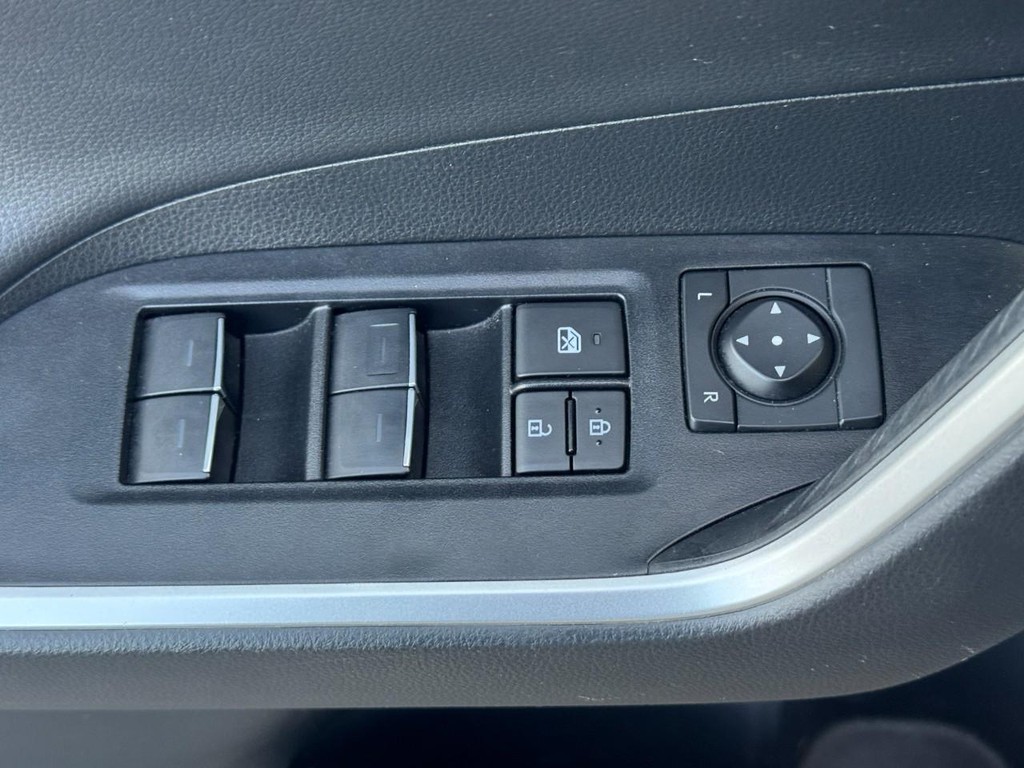 Toyota RAV4 Vehicle Full-screen Gallery Image 19