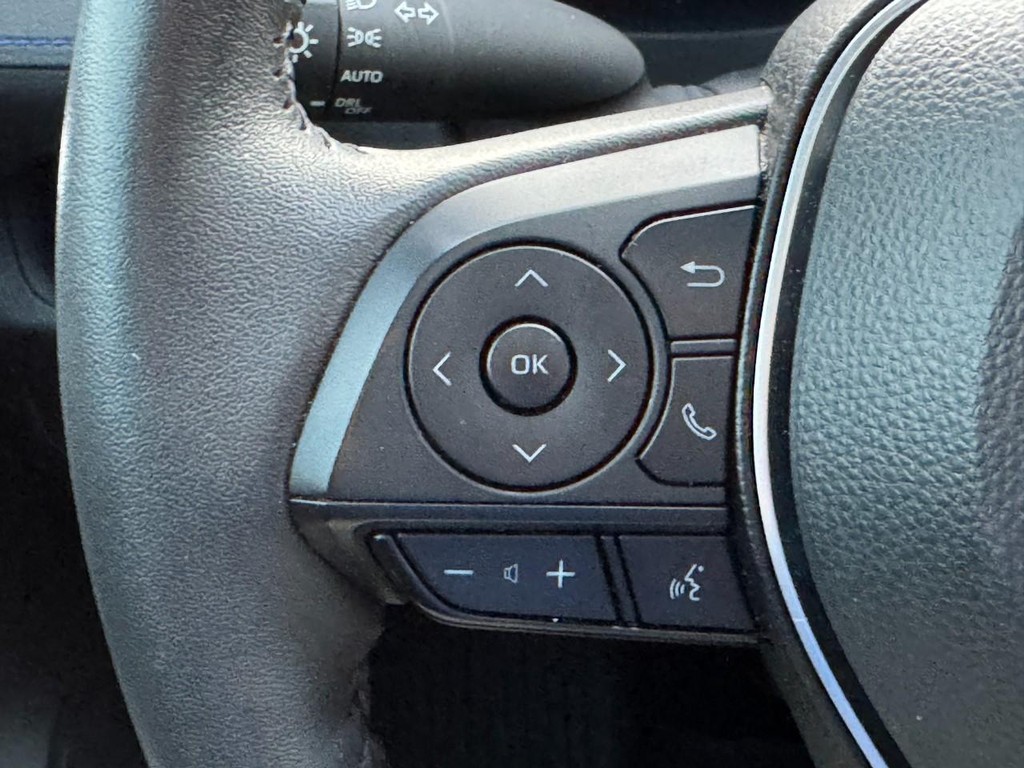 Toyota RAV4 Vehicle Full-screen Gallery Image 23