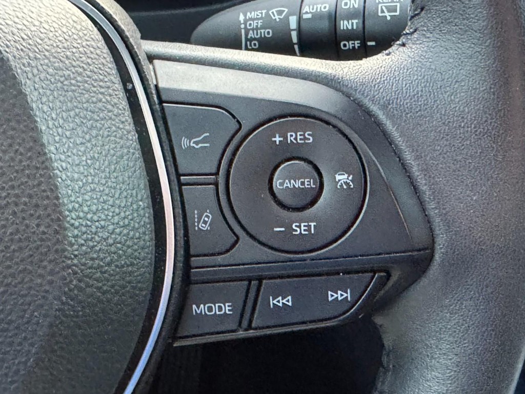 Toyota RAV4 Vehicle Full-screen Gallery Image 24