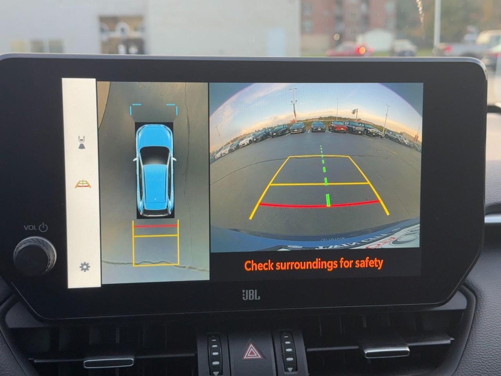 Toyota RAV4 Vehicle Full-screen Gallery Image 27