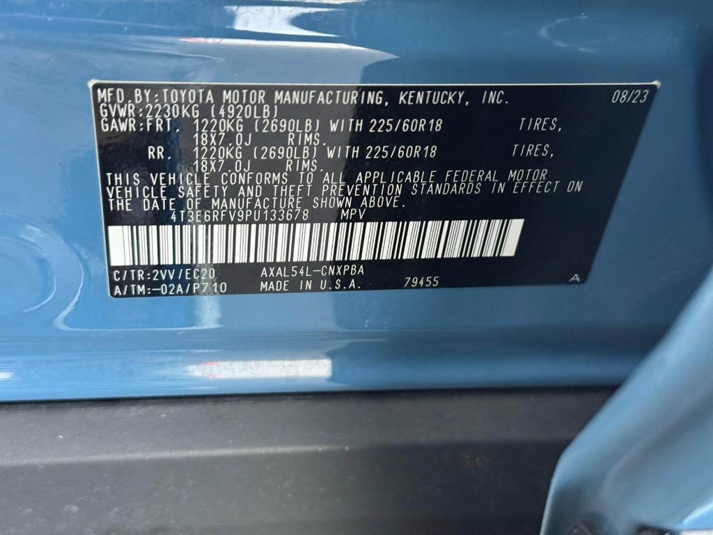 Toyota RAV4 Vehicle Full-screen Gallery Image 29