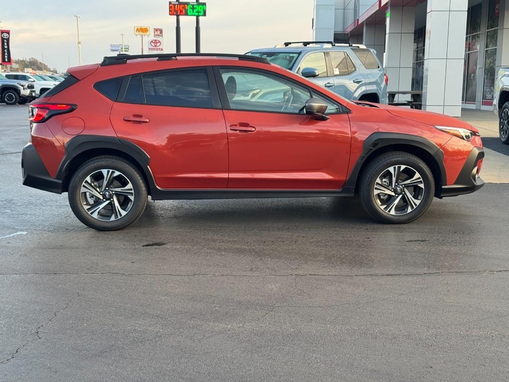 Subaru Crosstrek Vehicle Full-screen Gallery Image 02