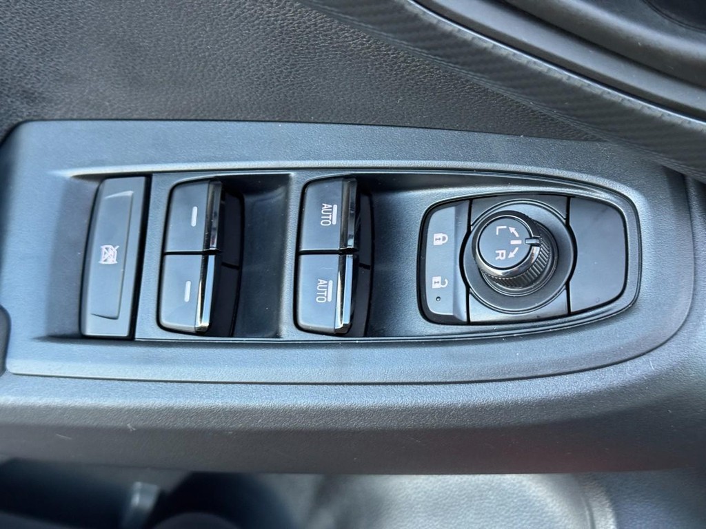 Subaru Crosstrek Vehicle Full-screen Gallery Image 18