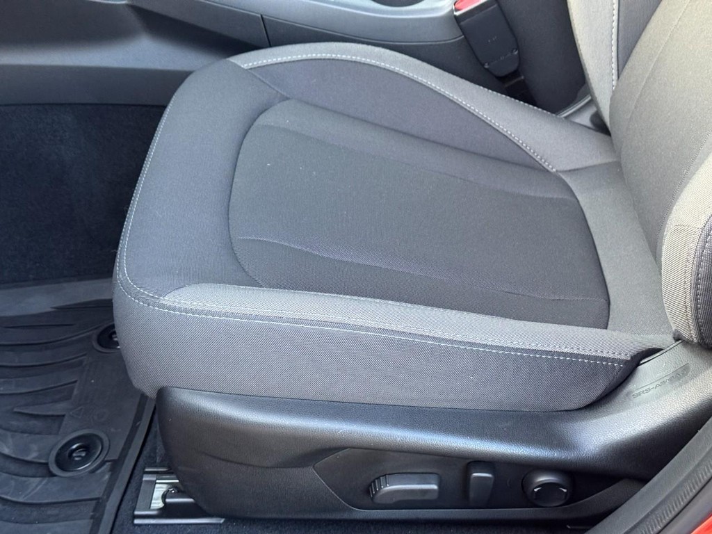 Subaru Crosstrek Vehicle Full-screen Gallery Image 19