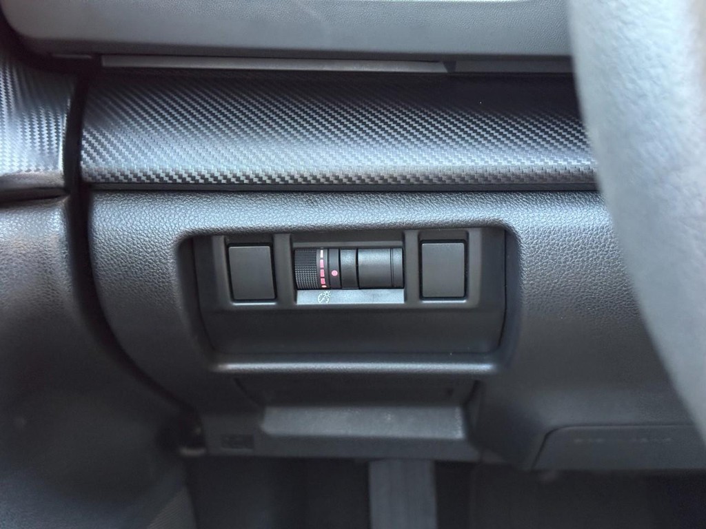 Subaru Crosstrek Vehicle Full-screen Gallery Image 20