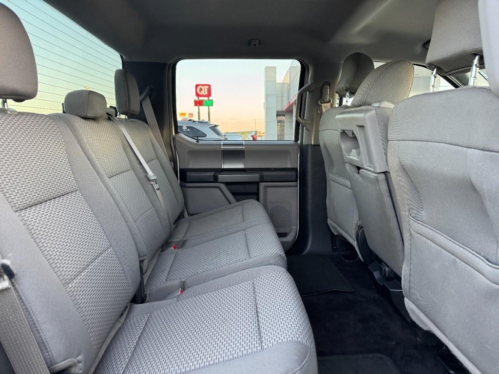 Ford F-150 Vehicle Full-screen Gallery Image 12