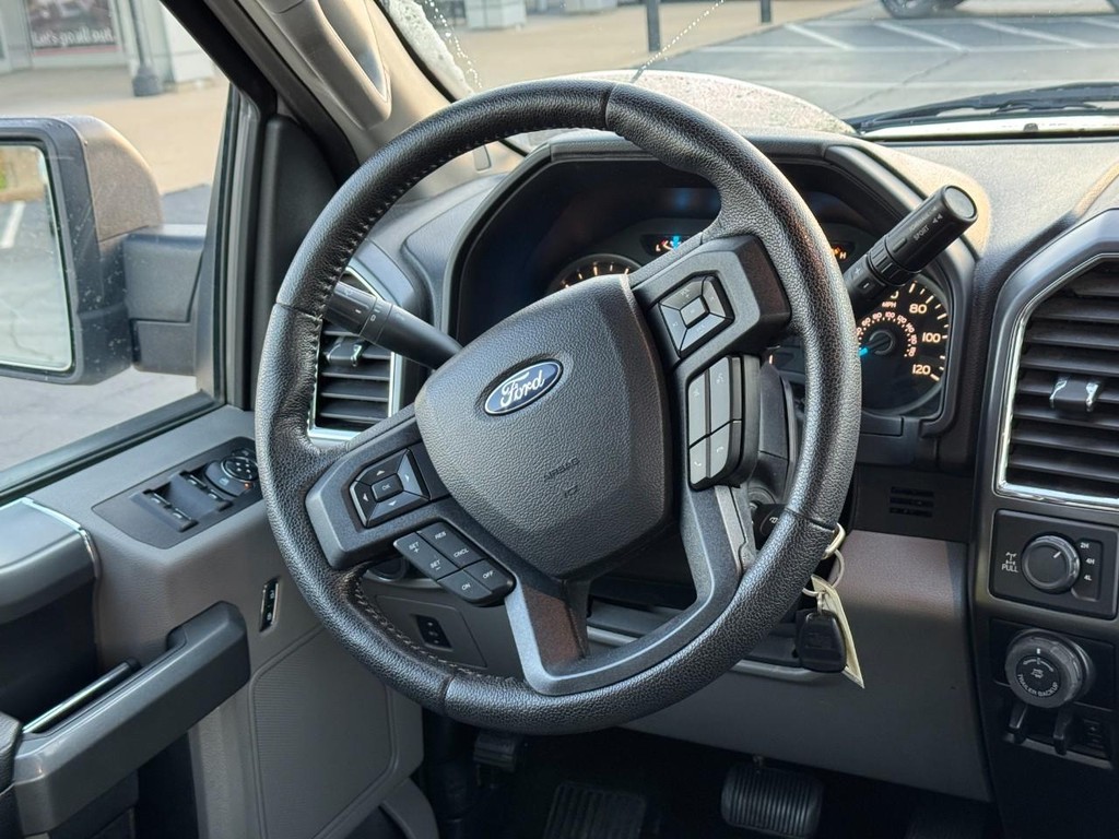 Ford F-150 Vehicle Full-screen Gallery Image 14