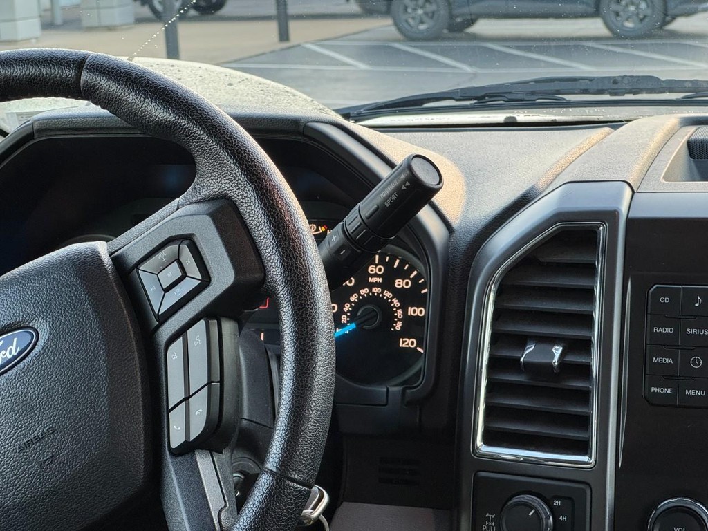 Ford F-150 Vehicle Full-screen Gallery Image 16