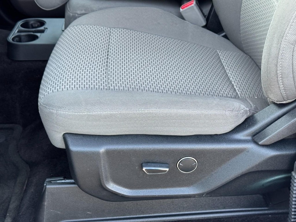 Ford F-150 Vehicle Full-screen Gallery Image 18