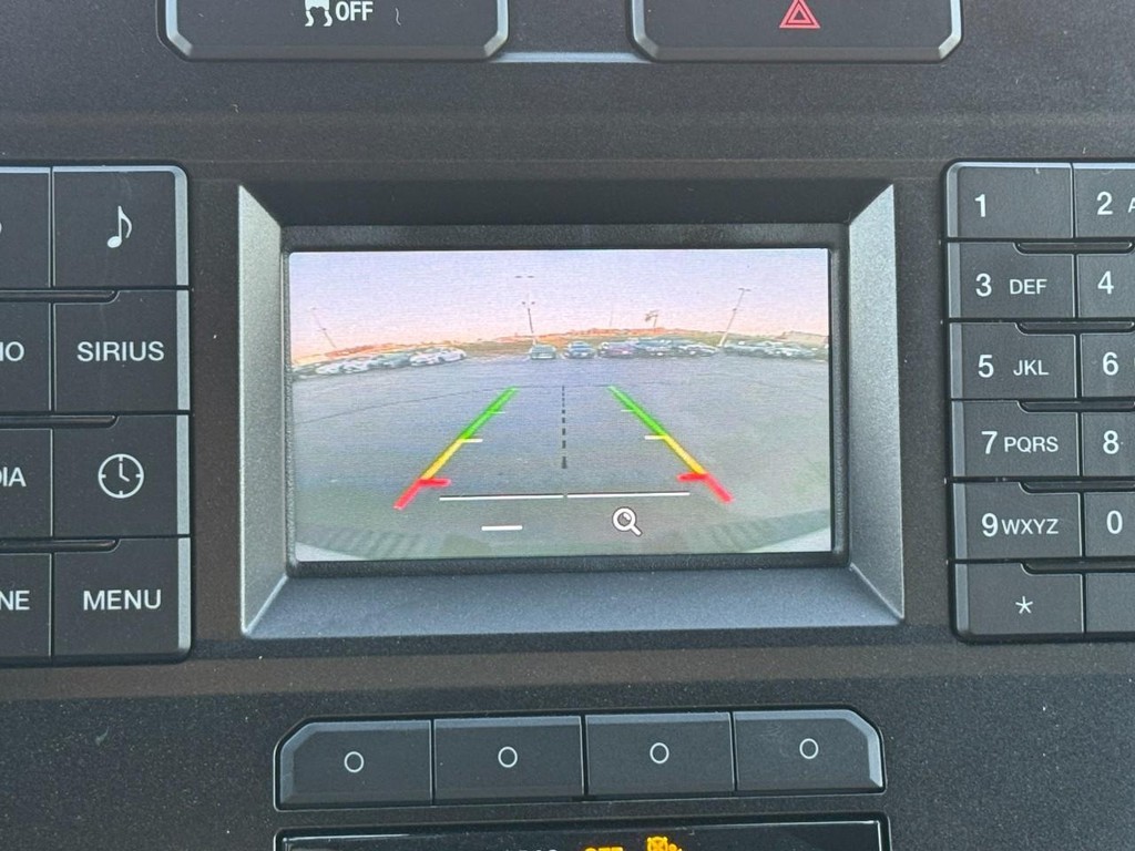 Ford F-150 Vehicle Full-screen Gallery Image 24