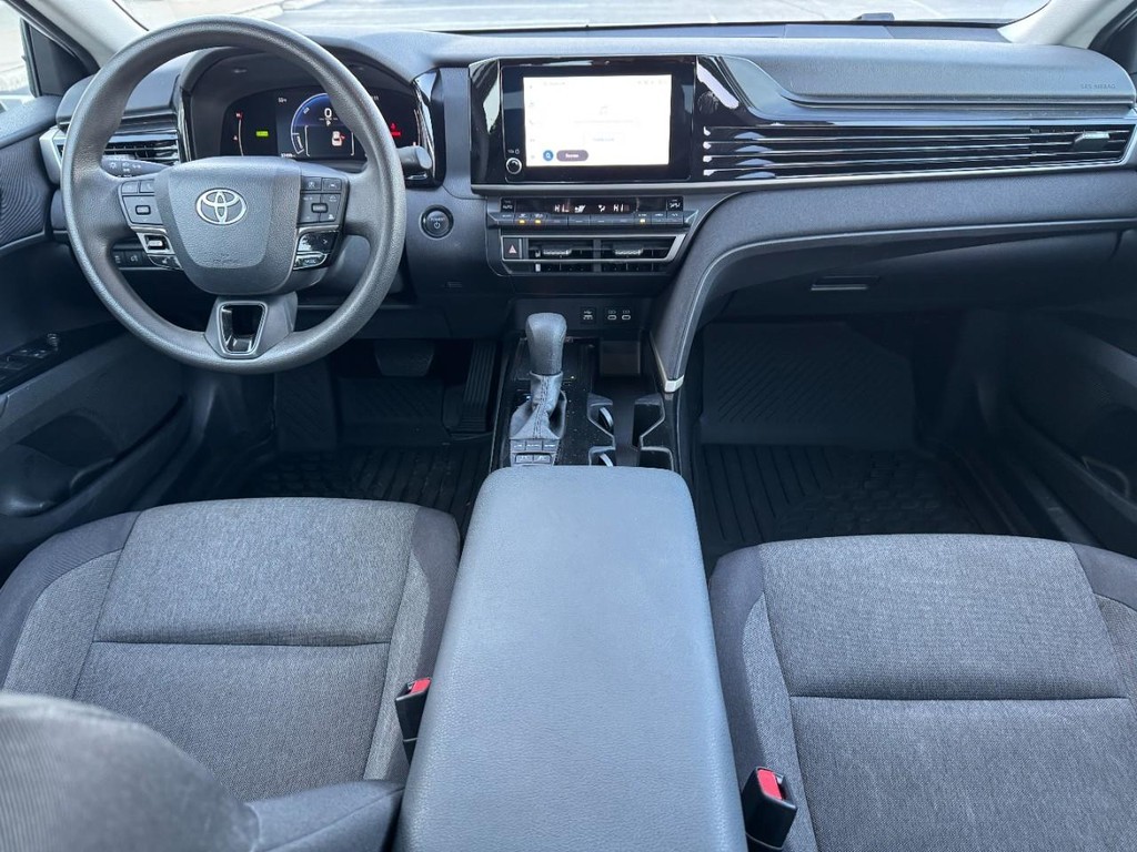 Toyota Camry Vehicle Full-screen Gallery Image 15