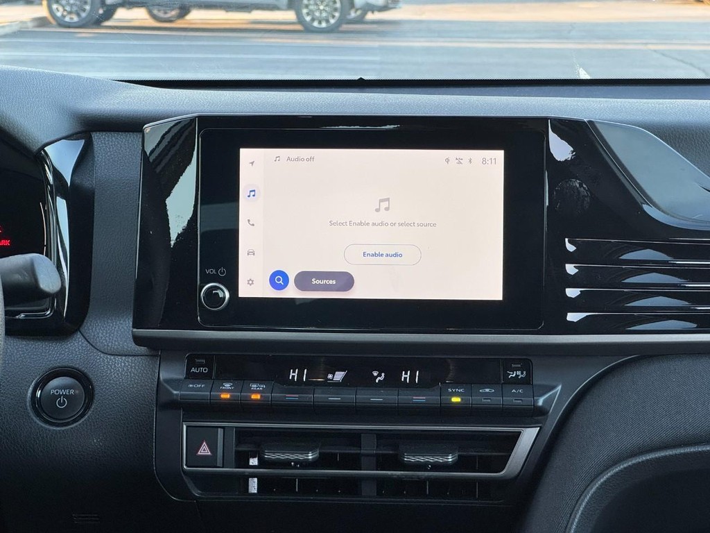 Toyota Camry Vehicle Full-screen Gallery Image 17