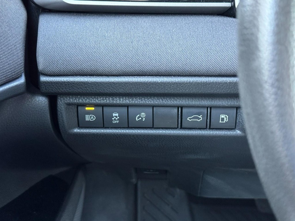 Toyota Camry Vehicle Full-screen Gallery Image 21