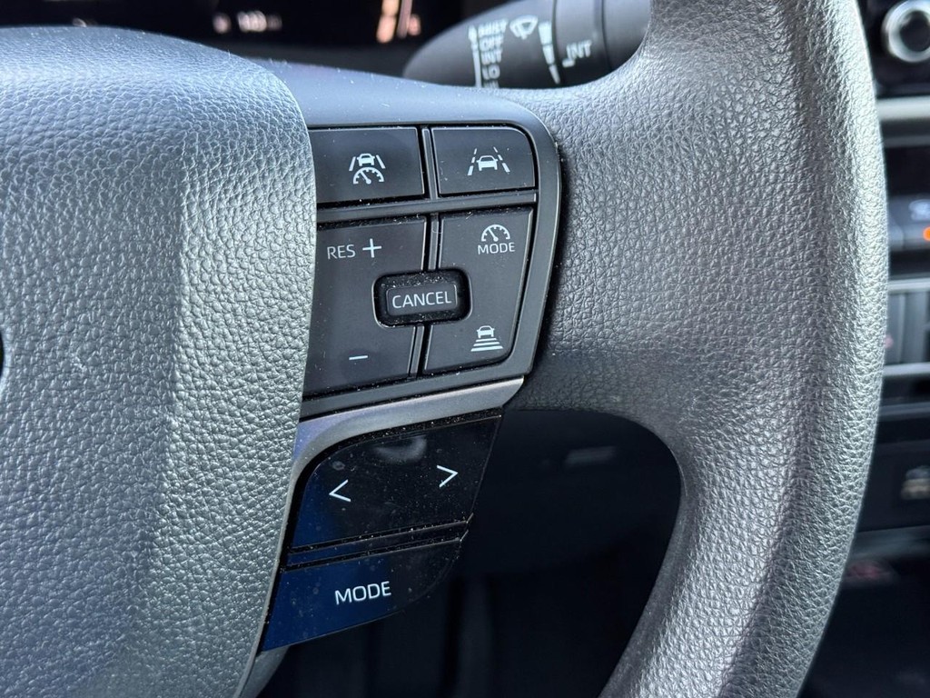 Toyota Camry Vehicle Full-screen Gallery Image 23