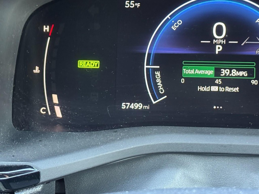Toyota Camry Vehicle Full-screen Gallery Image 25